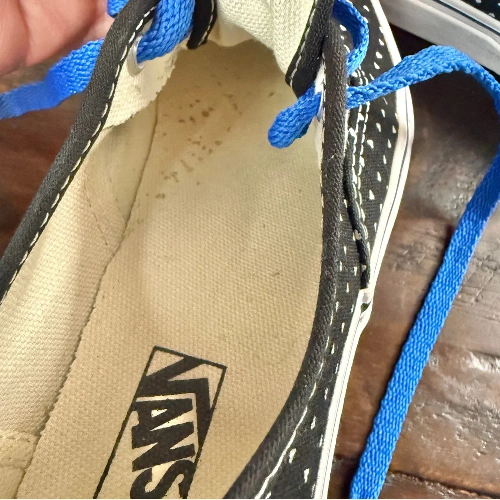 Vans Kids Classic Micro Hearts Sneakers in a Black & White Size 2